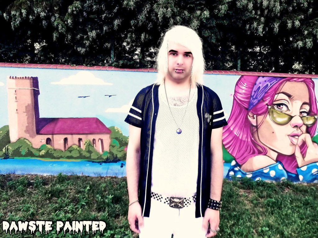 Na tle fajnego graffiti