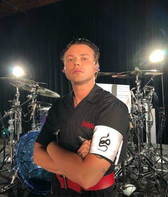 Ashton Irwin.