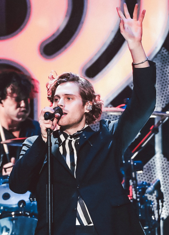 Luke Hemmings.
