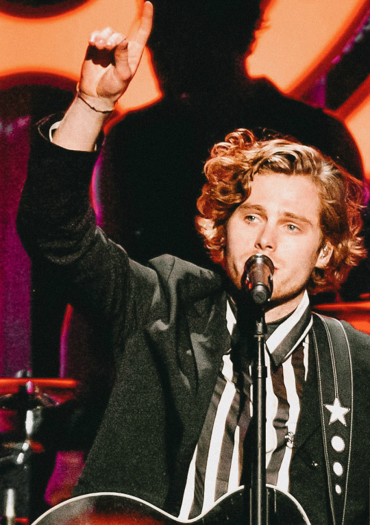Luke Hemmings.