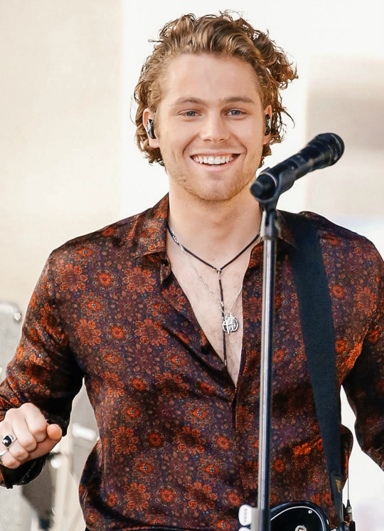 Luke Hemmings.