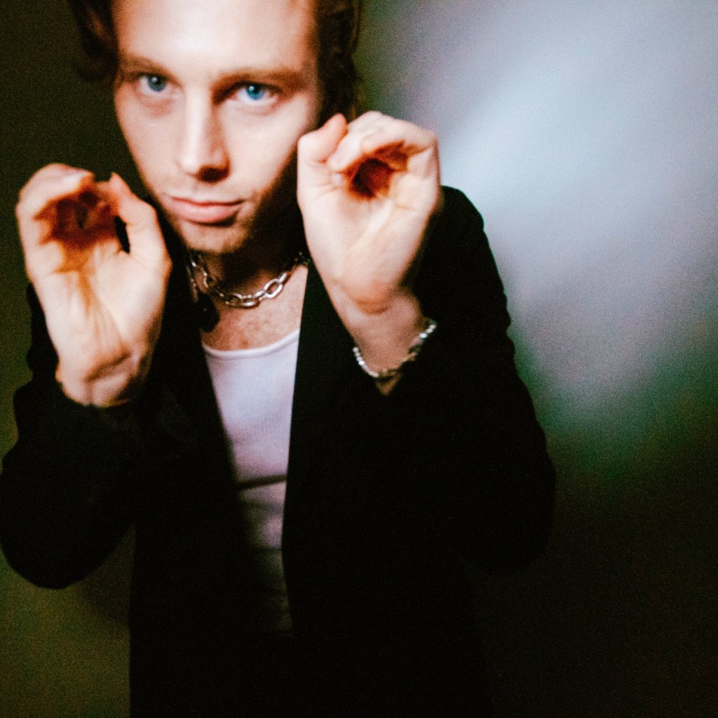 Luke Hemmings.