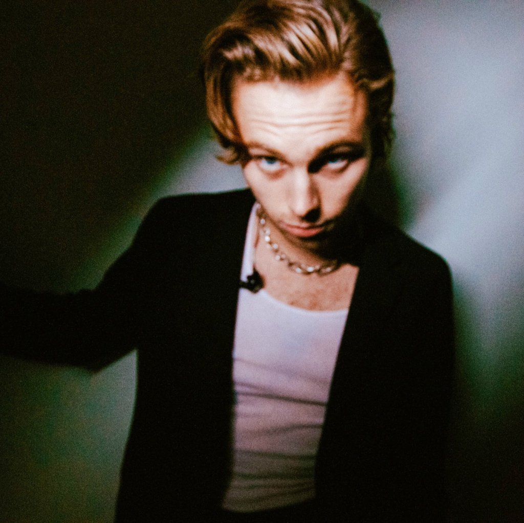 Luke Hemmings.