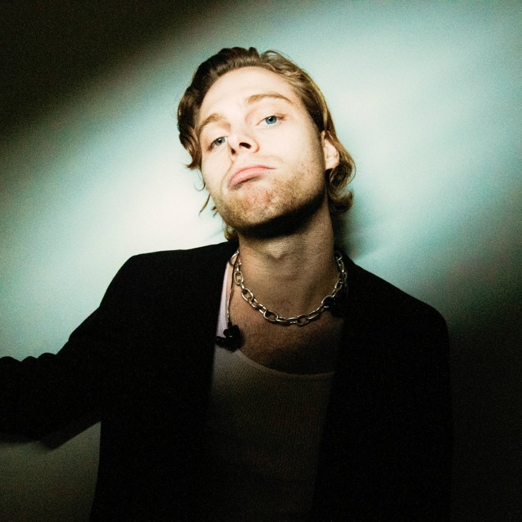 Luke Hemmings.