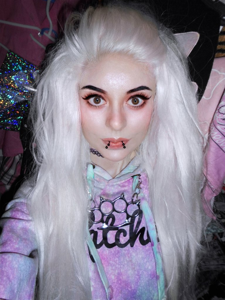 WHITE HAIR
