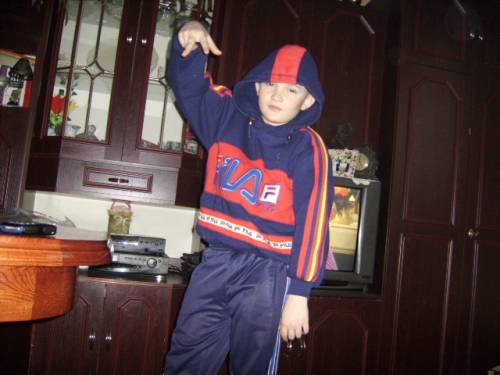 Jeste w bluzie od  dresu