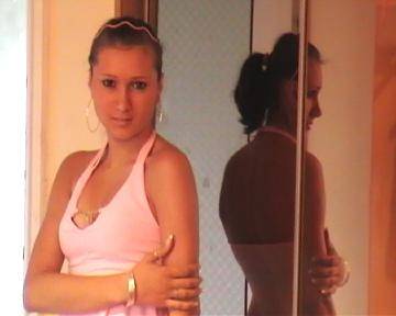 Monisia & pink :) cdn ...hehe:D