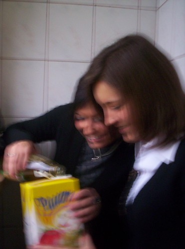 imprezka w szkolnym kiblu:*