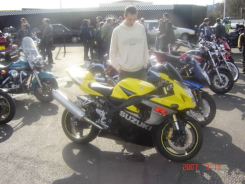 Fajne yellow Suzuki