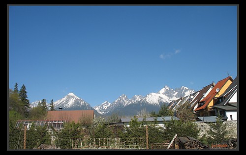 widok z okna na Tatry.