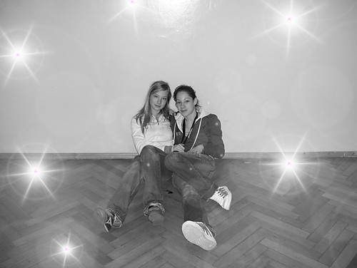 W wietle reflektorw ;)