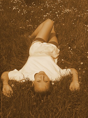 `..Na trawce. ;]]