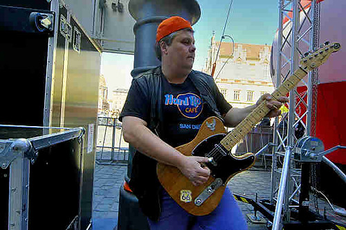 BIO.   GREGOR  KALMUK  GITARRO