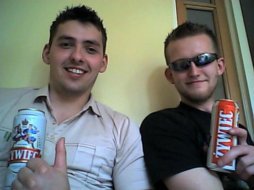 LEPSZY YWIEC NI RYDZ :d