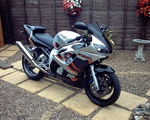 Yamaha R6