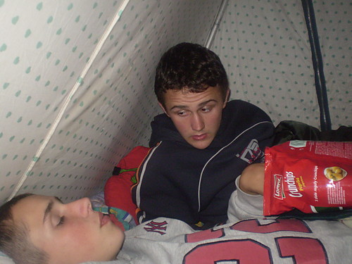 Pod namiotem