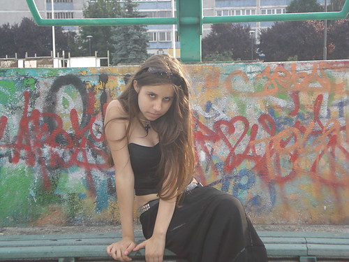 na tle grafiti