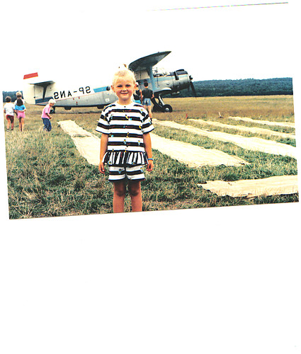 maa blondyneczka on the airport