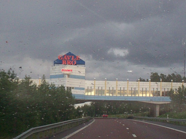 Fajna knajpka nad autostrad