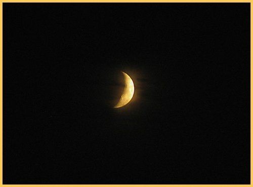 moon by mundzia