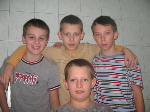 W szkole z kolegami