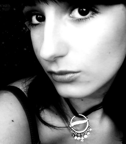 Monia:*