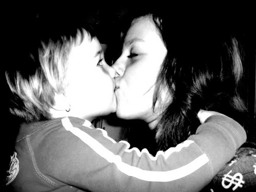 kiss.