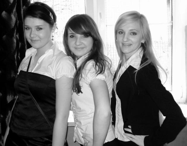 Three b&w Angels.
