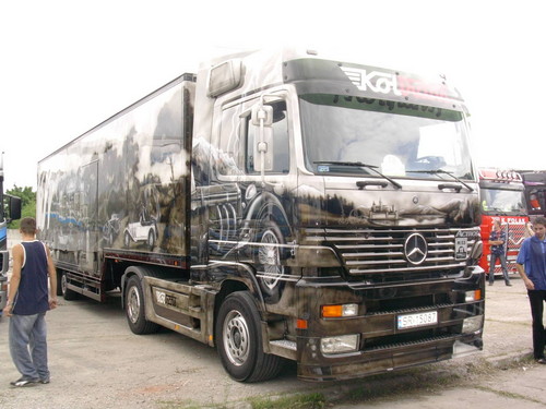 ....mErCeDeS-BeNz aCtRoS