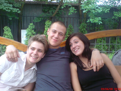 pije piwo:P