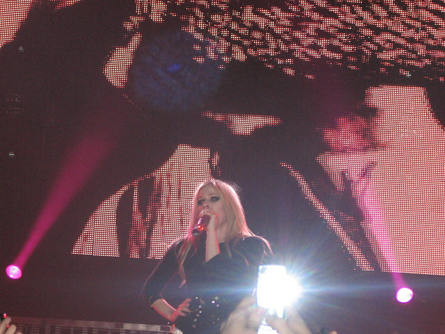 AVRIL LAVIGNE - LIVE IN CONCERT 