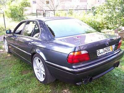BMW  V 8 
