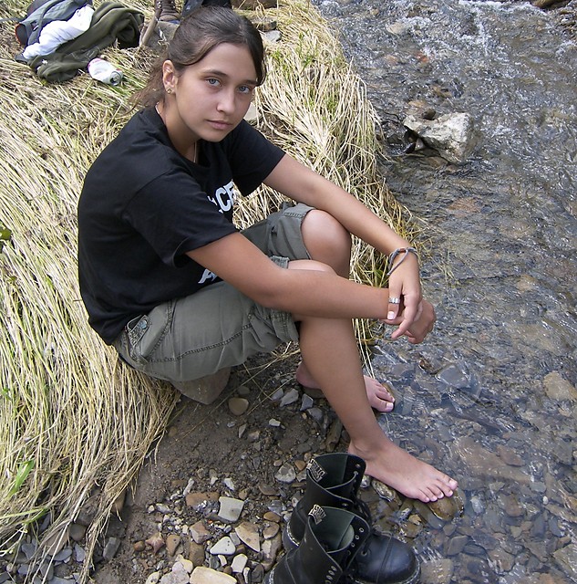 A my zostamy obok.