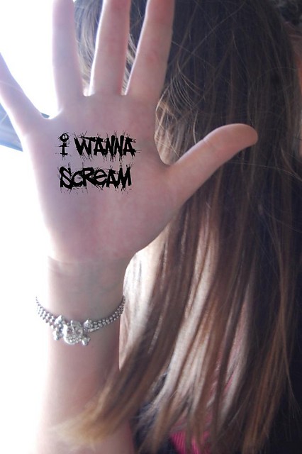 scream!