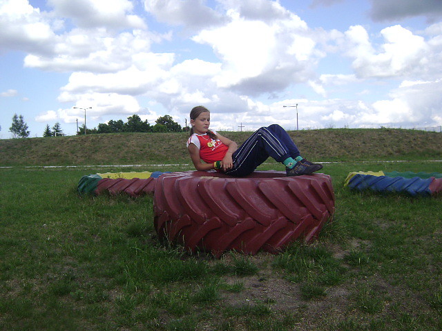 Siedz sobie na oponie:):)