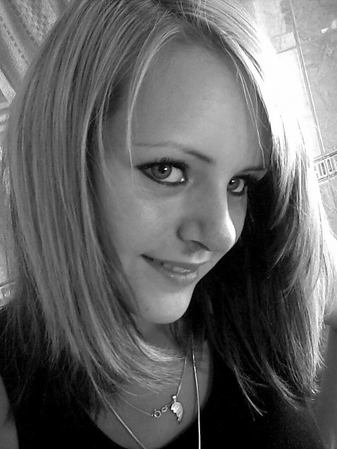 Sandi ;**
