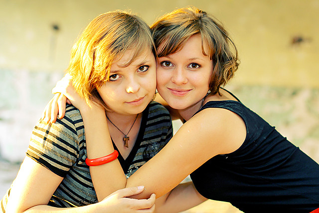 Z Moni ;*