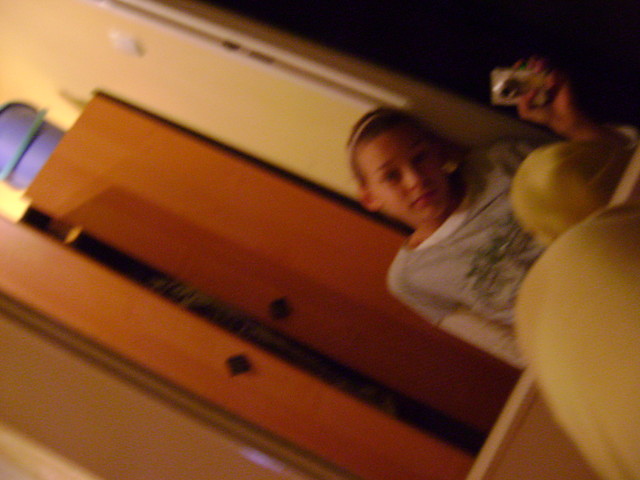 zdj . 2 . < 3