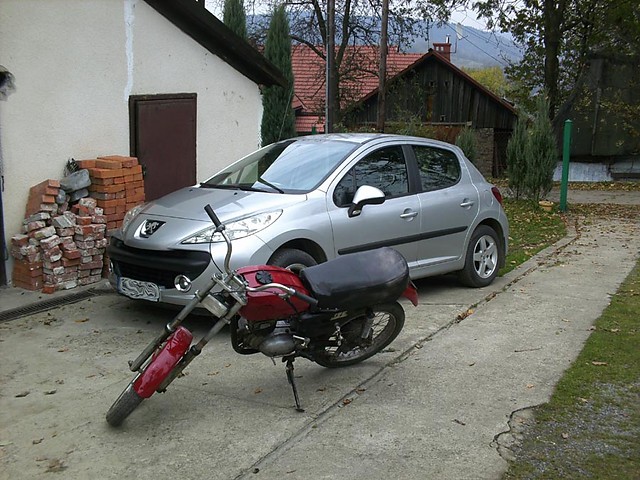 Motr i Peugeot 208 :)