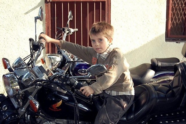 Na motorq.