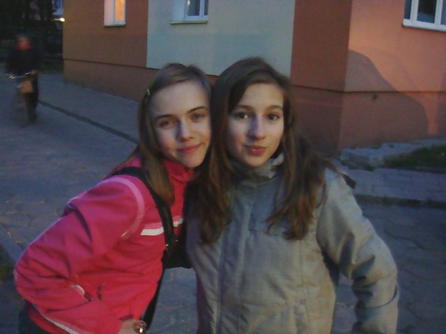 Krlowa, ubrana w zoto i brz.