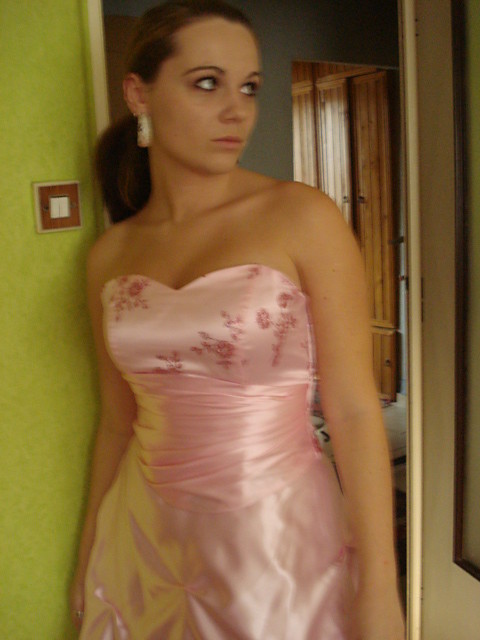 Ein rosarotes Abendkleid