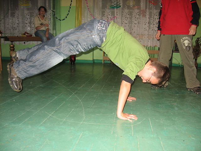 ...Break-dance...