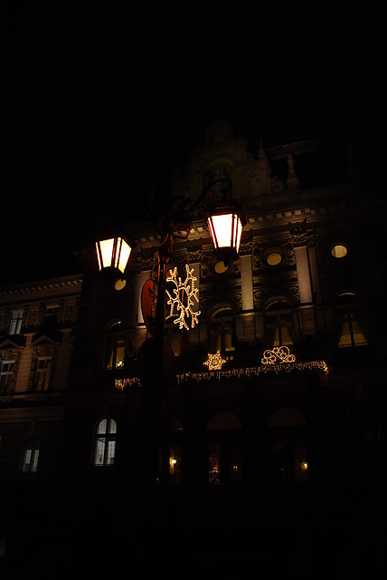 lalala is it dark?