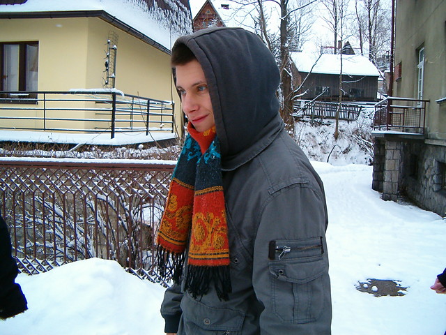 :>