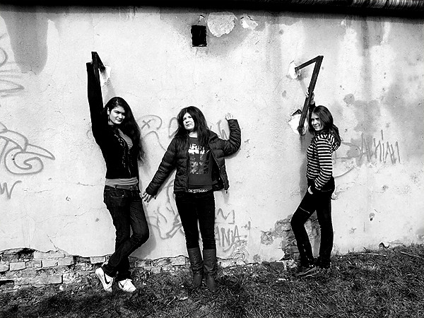 Nas trzy xD.