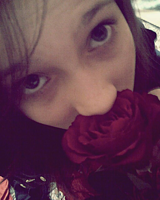rose        <  3