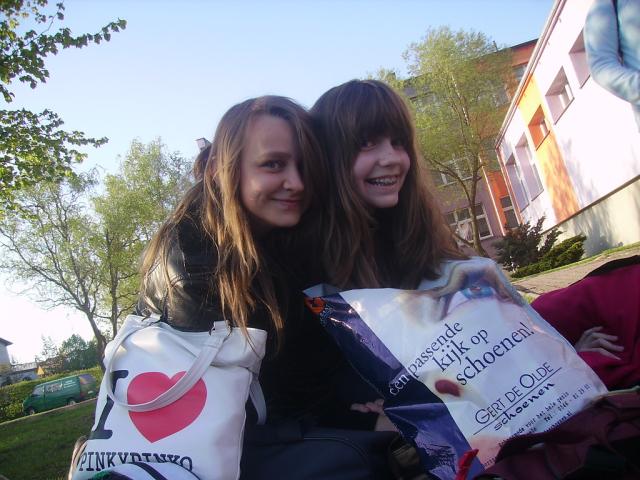 She < 3 