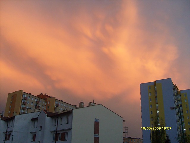 Niebo ponie...