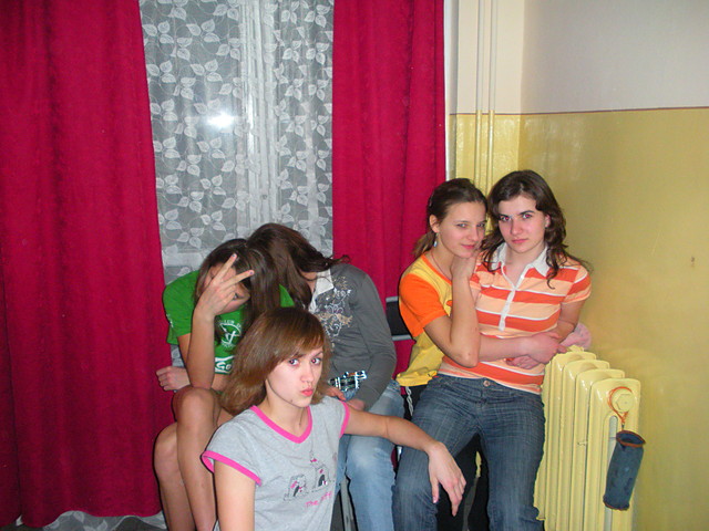 piama party na korytarzu:D